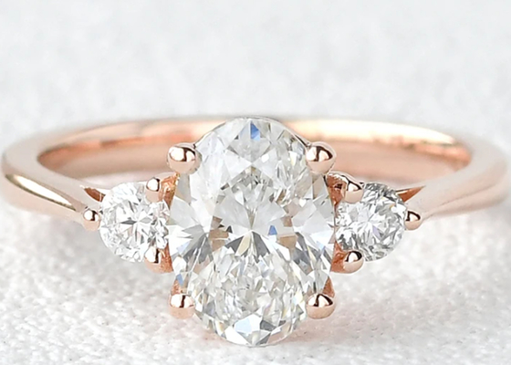 отрезок выросли лабораторией, который Moissanite золота 10K кольца белый овальный 2.1ct утяжеляет форму 7×9mm