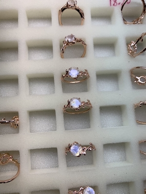 14K подняло обручальные кольца Moonstone золота листает отрезок круга цветка