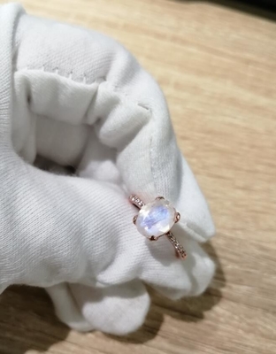 овал белого золота 14K отрезал кольцо годовщины женщин захвата Moonstone с кольцами CZ