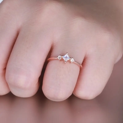 Ультрамодное кольцо для обручального кольца Лакомства кольца Moonstone женщин 925 стерлингового серебряного розовым Резать покрытого золотом принцессы