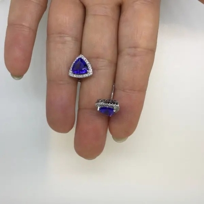 925 стерлинговых серебряных ювелирных изделий серег Tanzanite пасьянса стержней Tanzanite отрезка CZ голубых крошечных классических серег триллиона