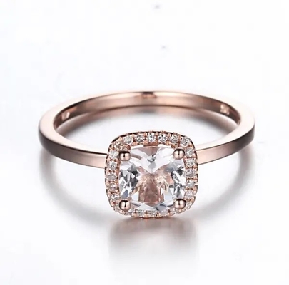 925 стерлинговых серебряных серег тумака Morganite Platedt золота округлой формы розовых