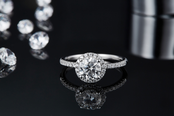 925 стерлинговых серебряных обручальных колец Moissanite диаманта ювелирных изделий вокруг форменного кольца диапазона лакомства