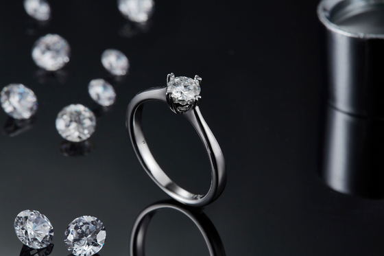 9K с дамой Кольцом серебряных ювелирных изделий Moissanite мозаики минималистской