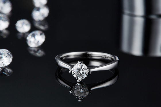 9K с дамой Кольцом серебряных ювелирных изделий Moissanite мозаики минималистской