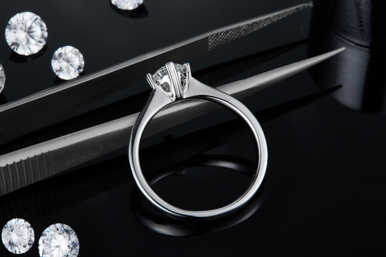 9K с дамой Кольцом серебряных ювелирных изделий Moissanite мозаики минималистской