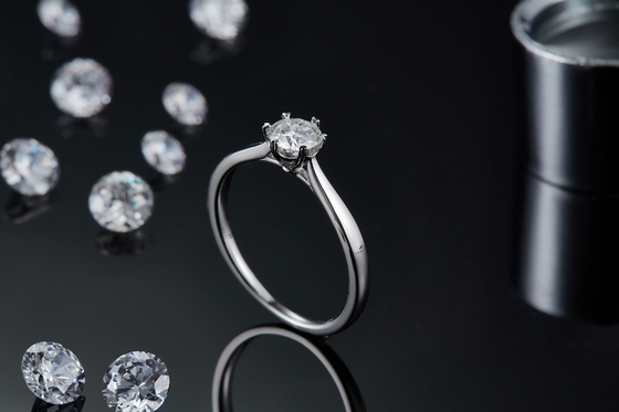 0.5ct формируют ювелирные изделия диаманта лаборатории Hexgonal с серебряными женщинами звенят
