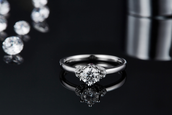 Уникальные ювелирные изделия женщин захвата кольца Moissanite кольца белого золота стиля цветка покрытые изготовленные на заказ
