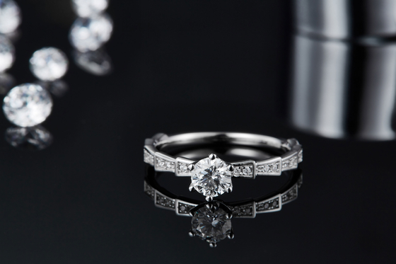 Белое Moissanite уникальные женщины ювелирных изделий диамантов Platineve Sytle и сапфира звенит