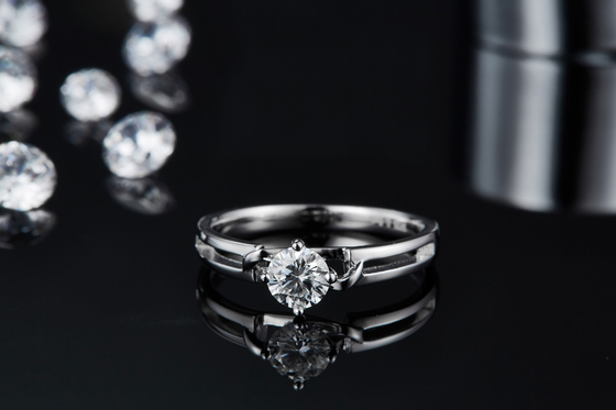 Белый квадрат Moissanite и женщины ювелирных изделий диамантов Platineve сапфира звенят с Silver1.94CTW