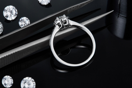 Главные каменные круглые кольцо женщин отрезка 9k Moissanite 925 картины серебряное