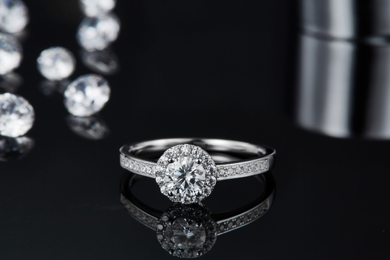 Главные каменные круглые кольцо женщин отрезка 9k Moissanite 925 картины серебряное