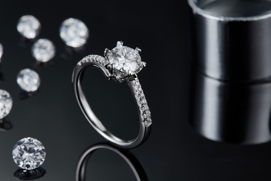 1.30CT белые женщины захвата ювелирных изделий диамантов Platineve Moissanite и сапфира звенят