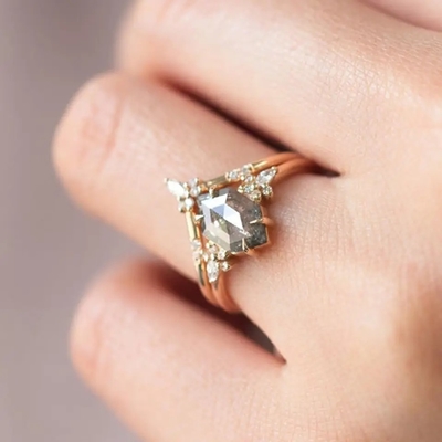 Шестиугольник отрезал соль и кольцо серебра CZ Moissanite 925 перца изогнуло соответствовать