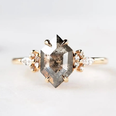 Шестиугольник отрезал соль и кольцо серебра CZ Moissanite 925 перца изогнуло соответствовать