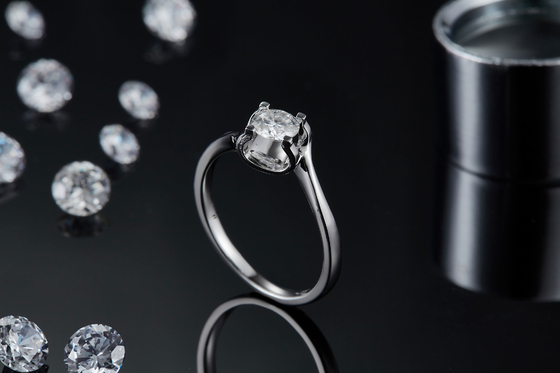 Ювелирные изделия свадьбы CZ трапецоидального белого Moissanite 9K серебряного кольца RD 4MM минималистские