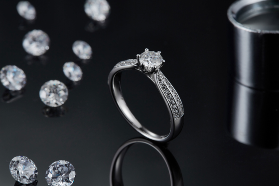 Минималистские ювелирные изделия золота дизайнов 9K, набор кольца Moissanite 925 серебряный