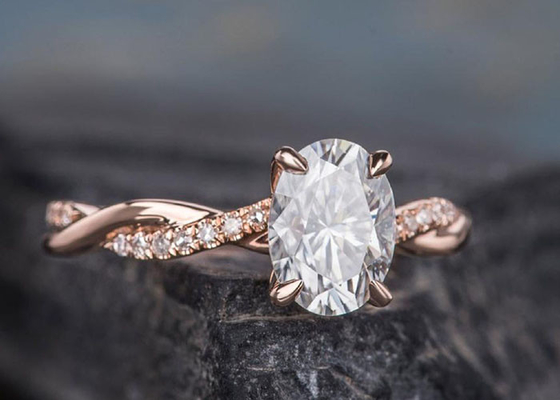 Обручальное кольцо 18K Mossianite 2.5ct овальное подняло материал золота