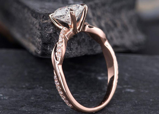 Обручальное кольцо 18K Mossianite 2.5ct овальное подняло материал золота