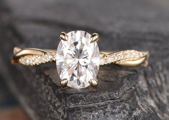 Обручальное кольцо 18K Mossianite 2.5ct овальное подняло материал золота