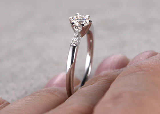 ODM материала белого золота кольца украшений диаманта 5mm Moissanite реальный для ежедневной носки