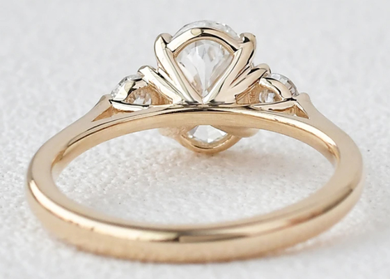 отрезок выросли лабораторией, который Moissanite золота 10K кольца белый овальный 2.1ct утяжеляет форму 7×9mm