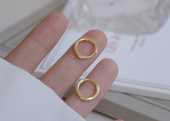 Серьги обруча золота OEM небольшие, геометрический диаметр серег 10mm Huggie