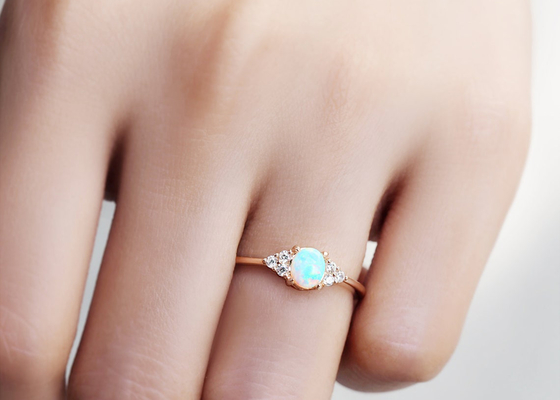 Cobochon отрезало кольцо золота 9K, 0.5ct естественный опаловый размер кольца 5×7MM