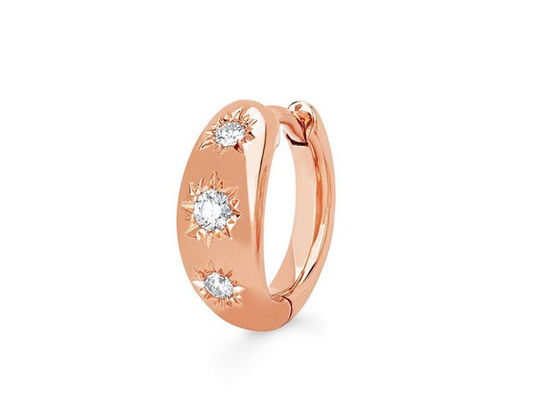 серьги обруча Huggie золота размера 12mm с отрезком круга 0.16ct CZ